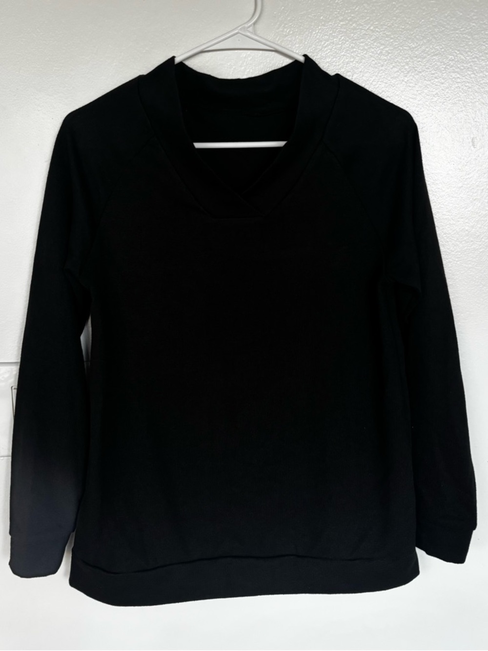Women's Black V-Neck Long Sleeve Top